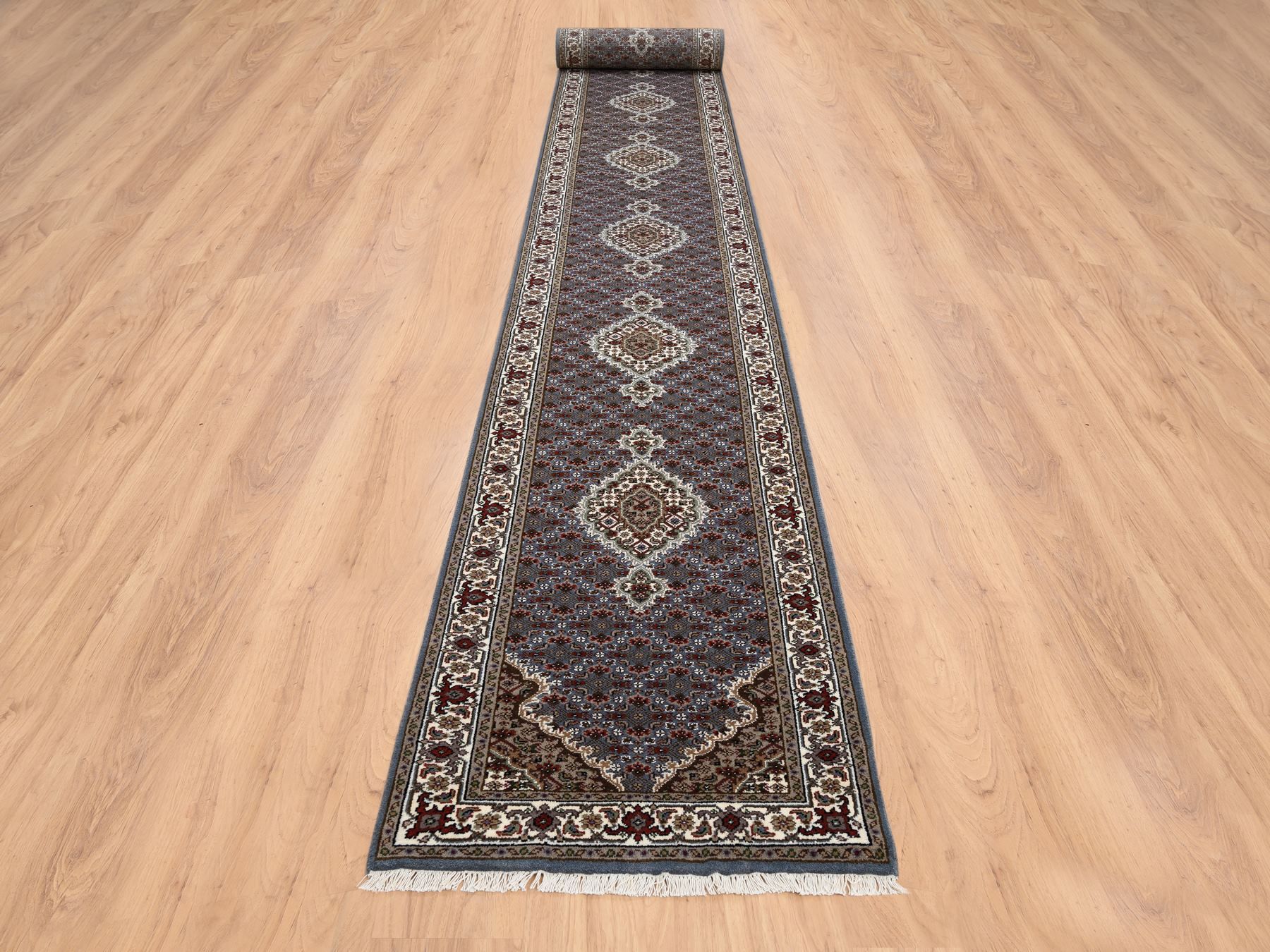 Traditional Rugs LUV576819